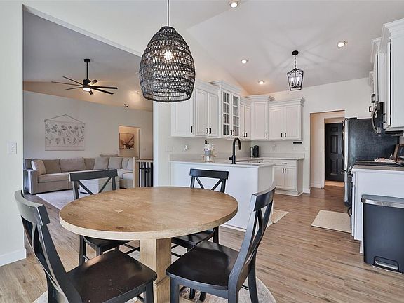 4th image of 1043 Catalina Dr