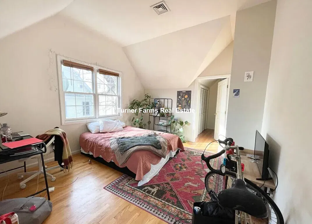 5 bed, 9999 sqft, $7,900 — Photo 4