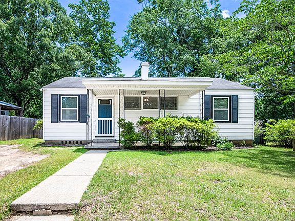 3rd image of 422 Palm Dr SE