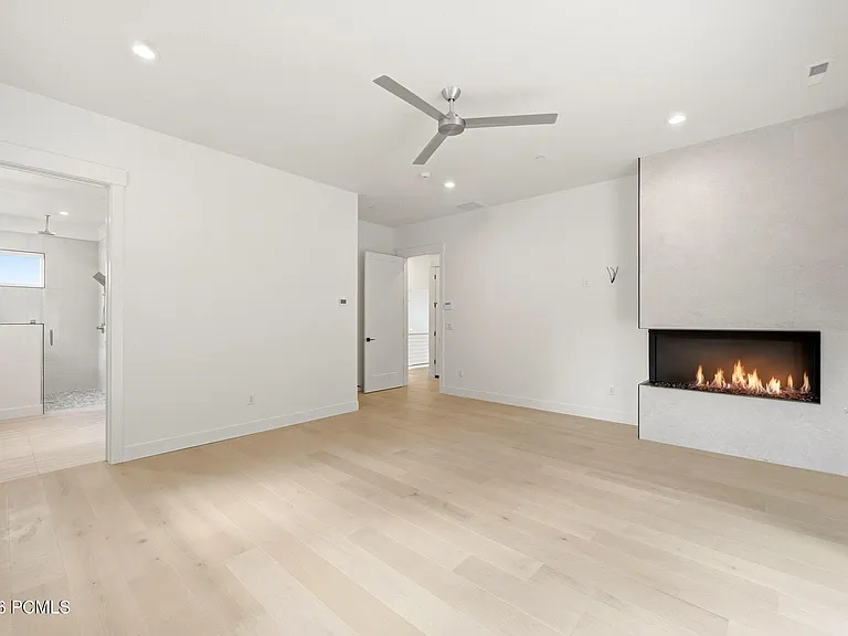 4043 W Crest Ct — Photo 17