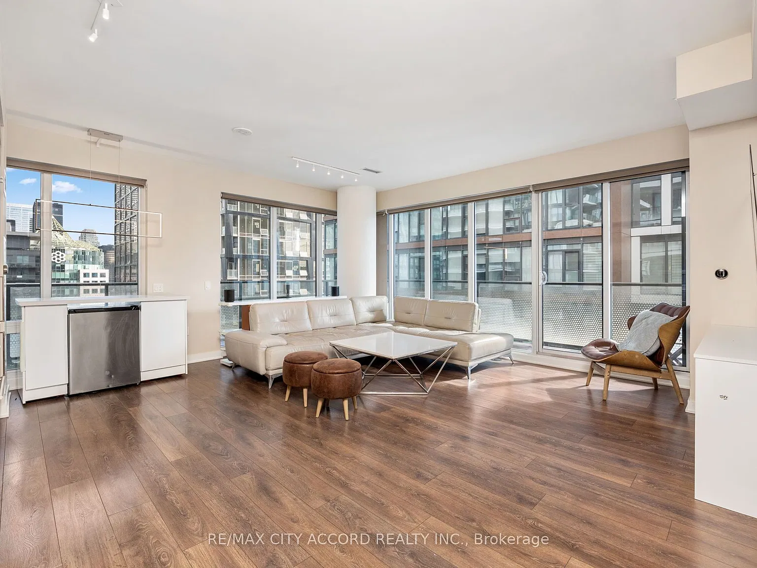 3 bed, $4,900 — Photo 4