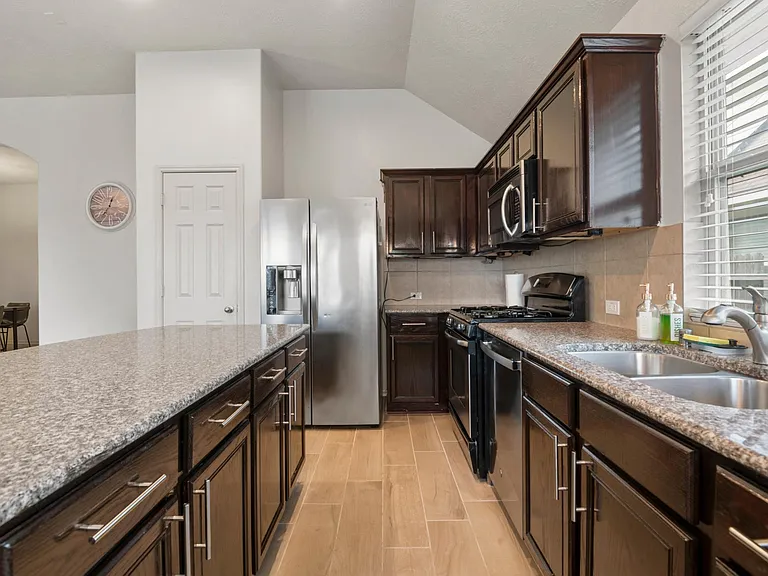 21930 Cascade Hollow Ln — Photo 24