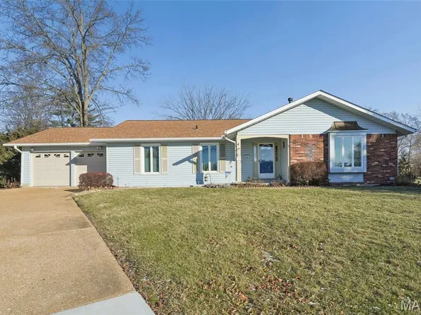 4 Parkrose Ct, Ballwin, MO 63011