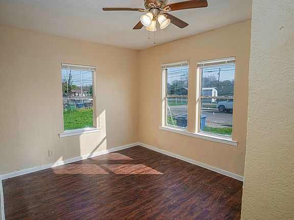 5th image of 819 Larry St