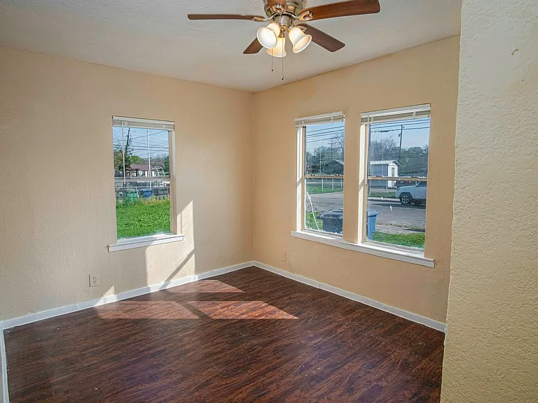 819 Larry St — Photo 5
