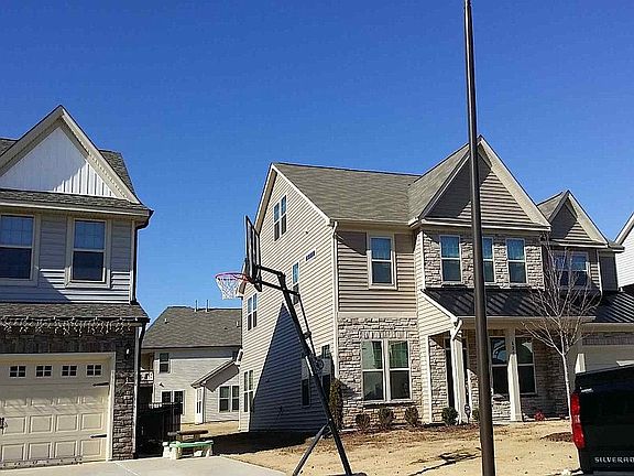 5th image of 621 Fairway Dr