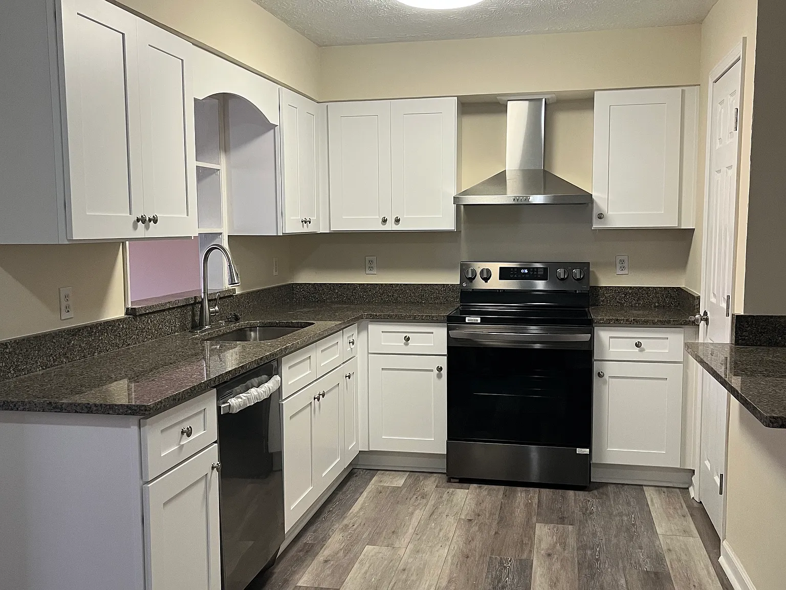 2 bed, 1700 sqft, $1,795 — Photo 2