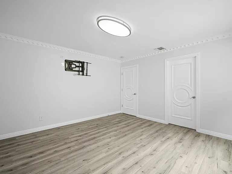 7851 Mary Ellen Ave — Photo 20