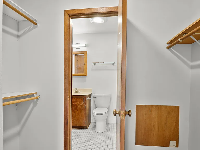526 W Franklin St #4 — Photo 12