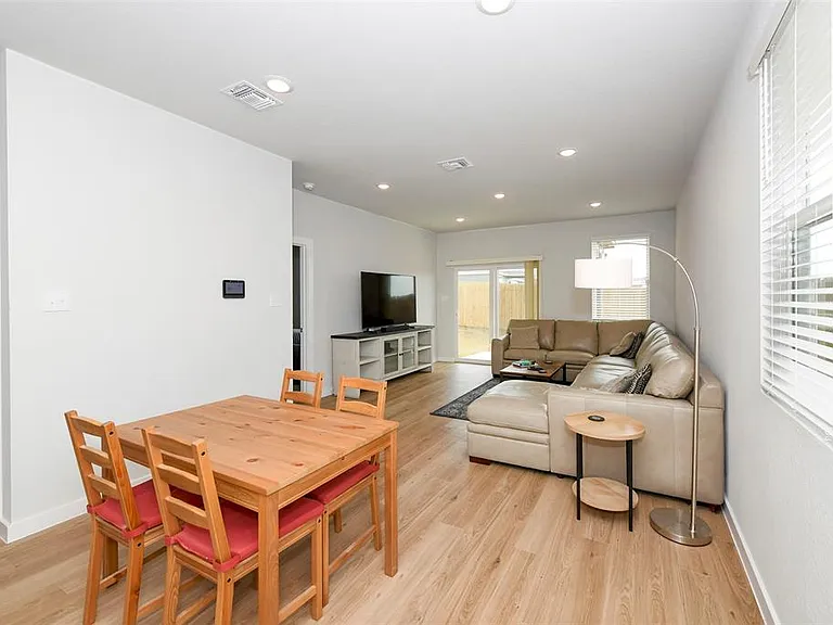 1419 Prynne St — Photo 7