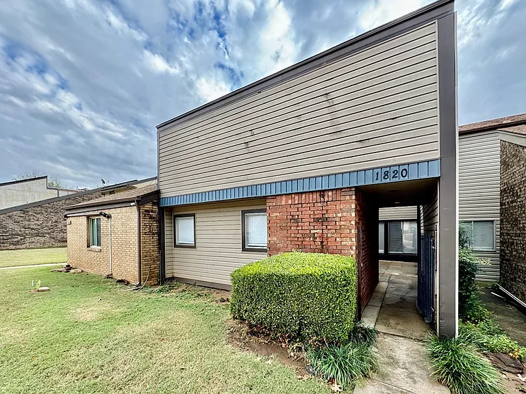 1820 Three Stars Rd — Photo 2