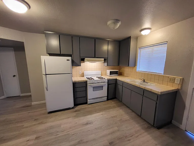 1214 E Clinton Ave #202 — Photo 1