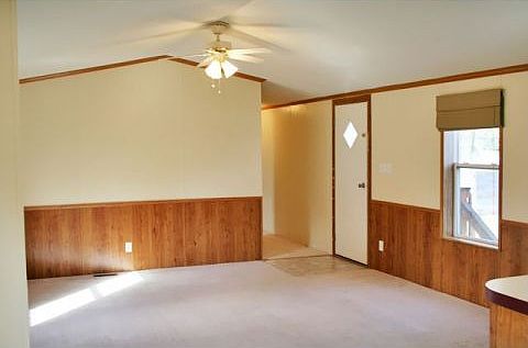 2nd image of 901 Campbell St