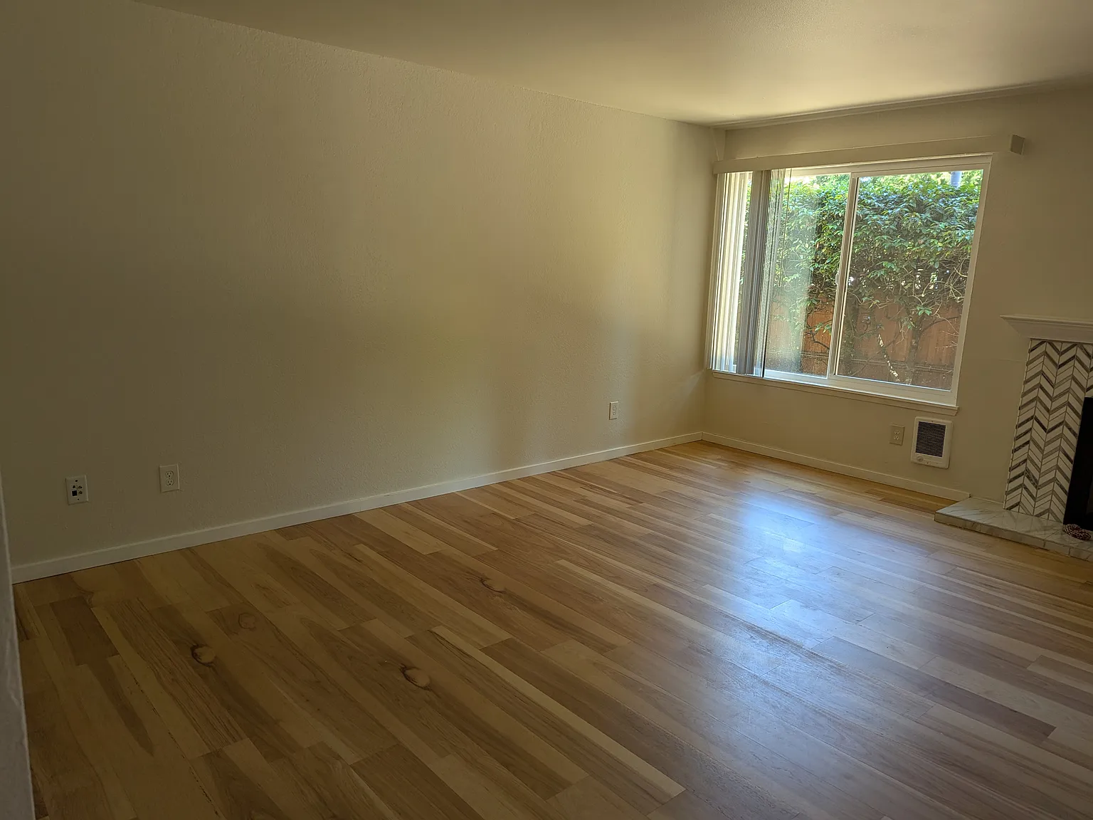 2 bed, 1.5 bath, 1051 sqft, $2,350 — Photo 3