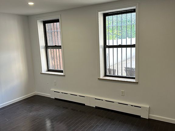 4th image of 625 Willoughby Ave APT 1