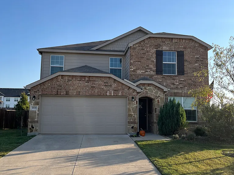 1806 Aslynn Cir — Photo 1