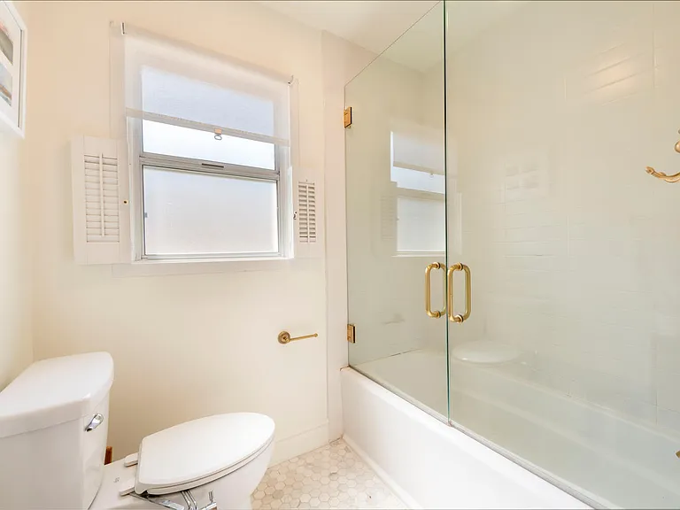 2201 E Wilson Ave — Photo 18