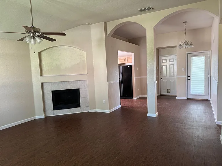 2421 Esquire Dr — Photo 5