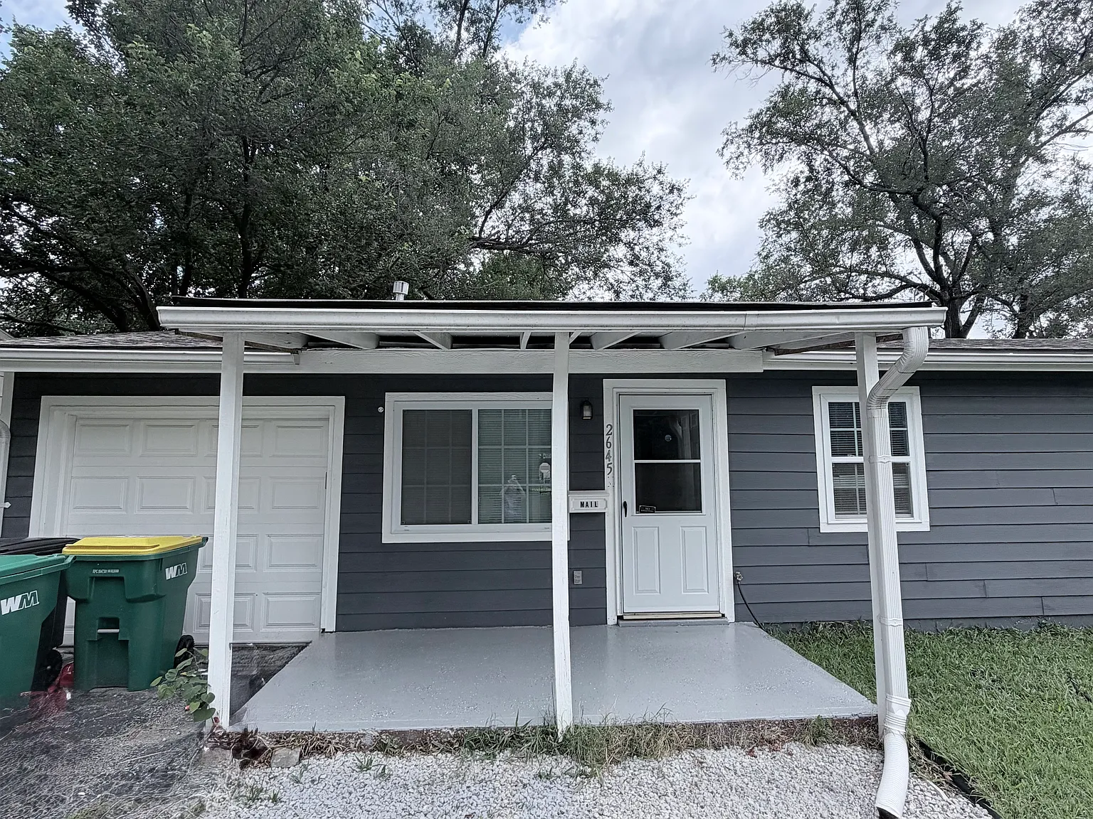 3 bed, 840 sqft, $1,600 — Photo 2