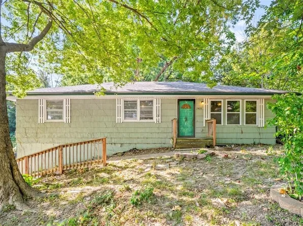2425 NE 38th St, Kansas City, MO 64116