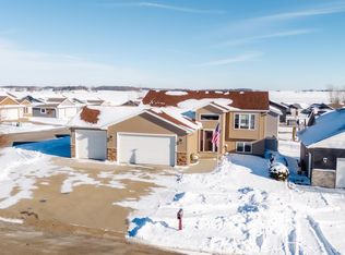 615 5th St NE, Plainview, MN 55964