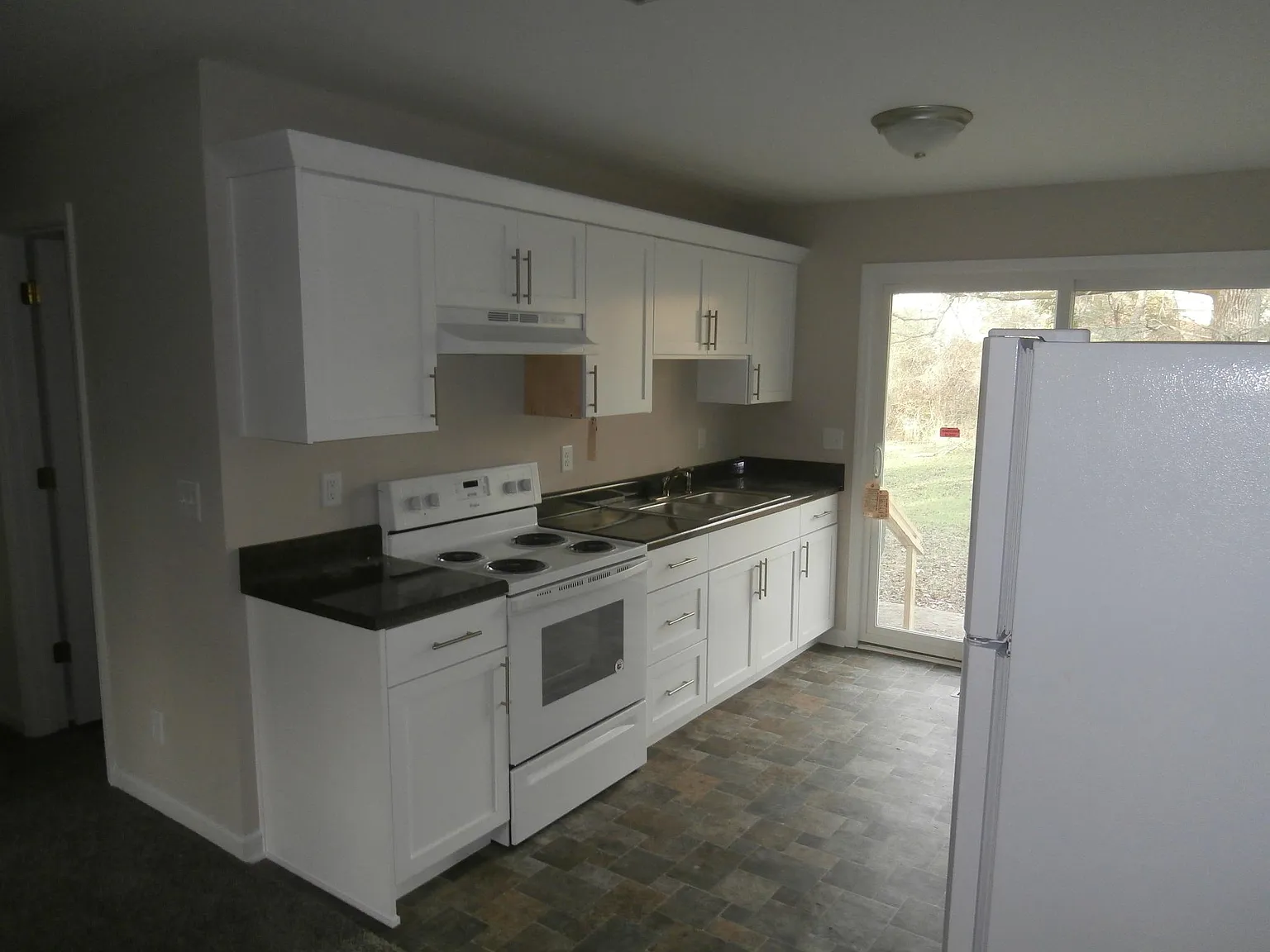 2 bed, 900 sqft, $1,150 — Photo 2