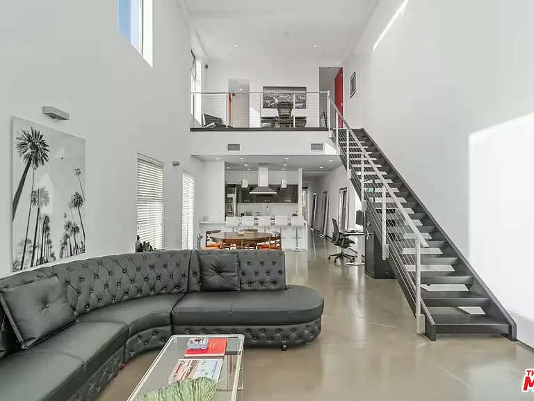 611 N Bronson Ave #10 — Photo 2