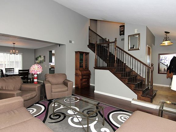 5th image of 5304 Leavitt Way