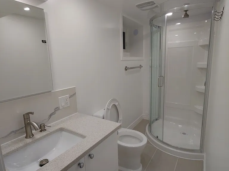 117 Wellington St S — Photo 5