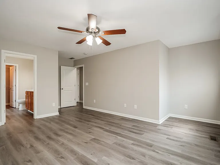 804 Zeller Dr — Photo 12