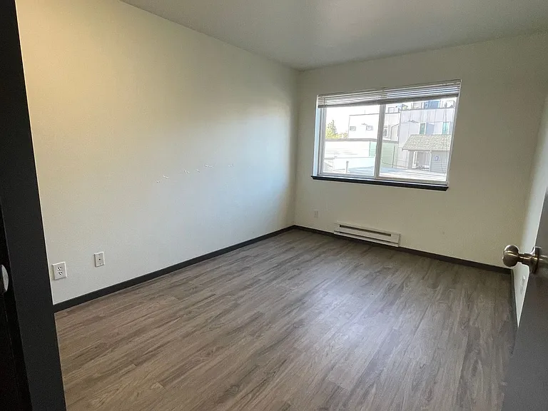 6040 Cali - Spacious 1 & 2 Units | Washer/Dryer | Private Balcony | Lots on Natural Light — Photo 9