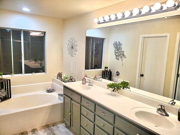 4th image of 16676 Brittney Ct