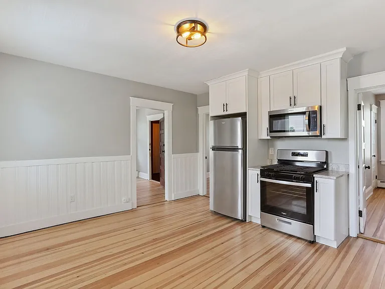 139 Albany Ave — Photo 6