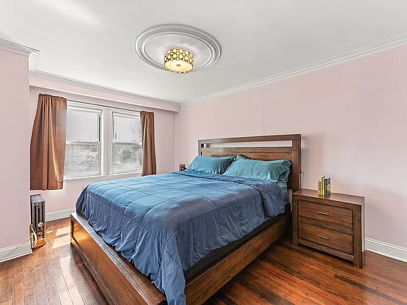 5th image of 2239 28th St
