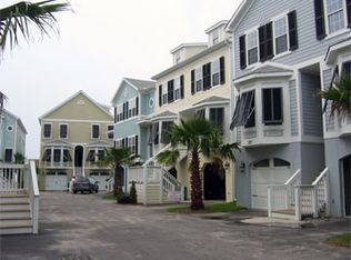 93 W 2nd St, FOLLY BEACH, SC 29439