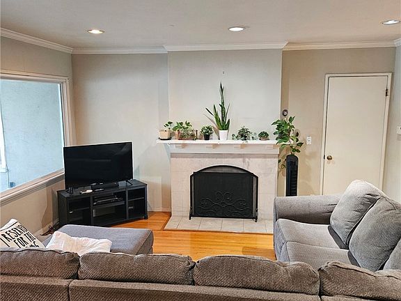 3rd image of 806 Stanford Rd