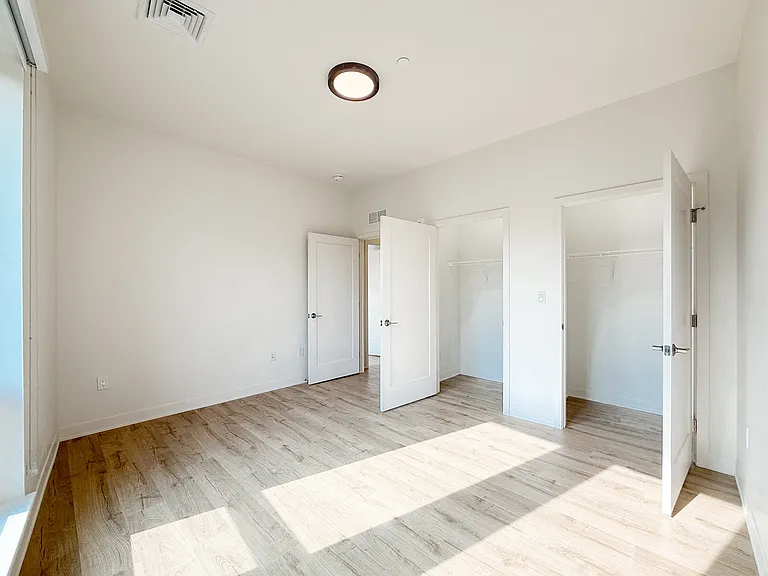 17 Argyle St #3 — Photo 12