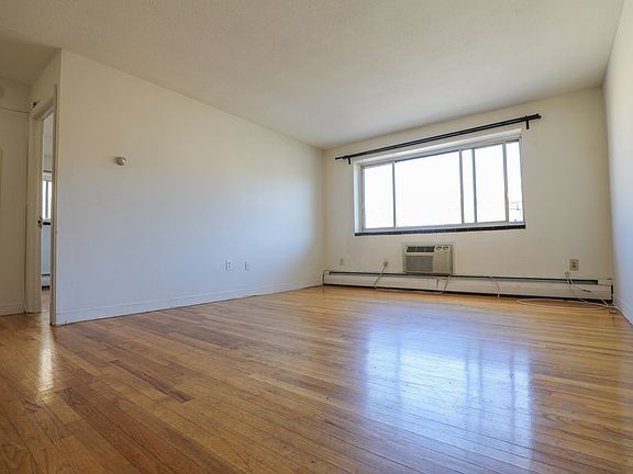 3rd image of 239 Kelton St #32A