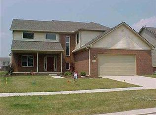 23946 Waterview Dr, New Boston, MI 48164