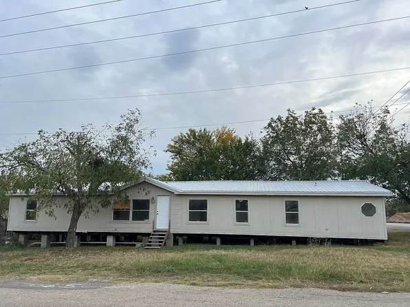 704 S Graham St, Henrietta, TX 76365