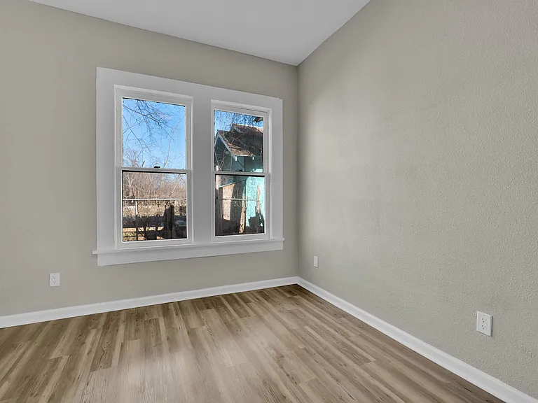 439 W Lubbock St — Photo 12