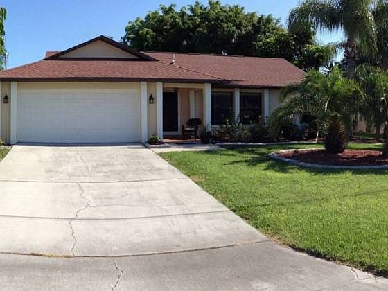 2nd image of 1015 SW 52nd St