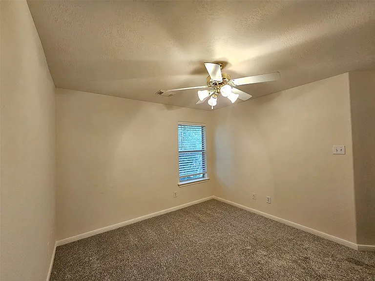 98 W Knightsbridge Dr — Photo 27