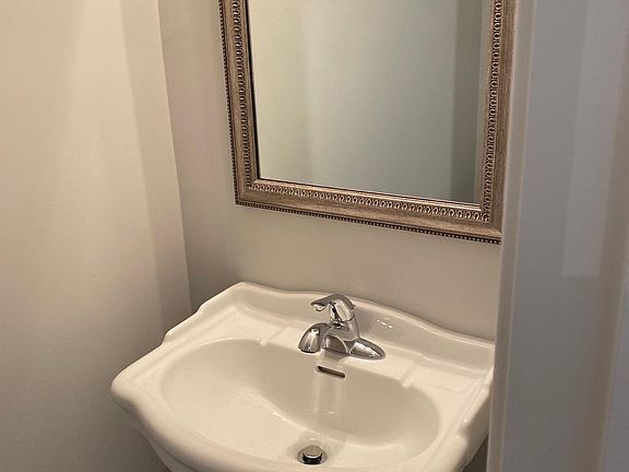 4th image of 250 Caroleton Dr