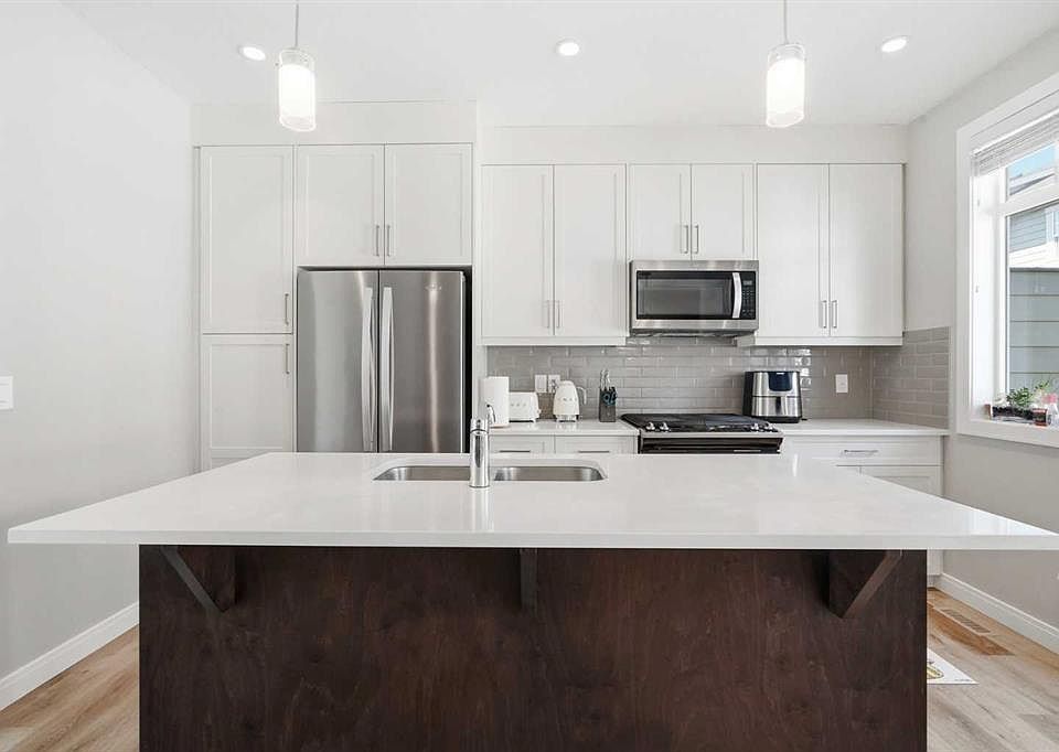 1st image of 312 S Wentworth Row SW