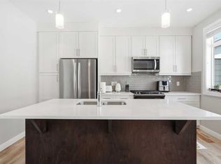 312 S Wentworth Row SW, Calgary, AB T3H 1W7
