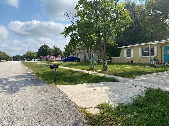 2nd image of 1399R Whitewood Dr