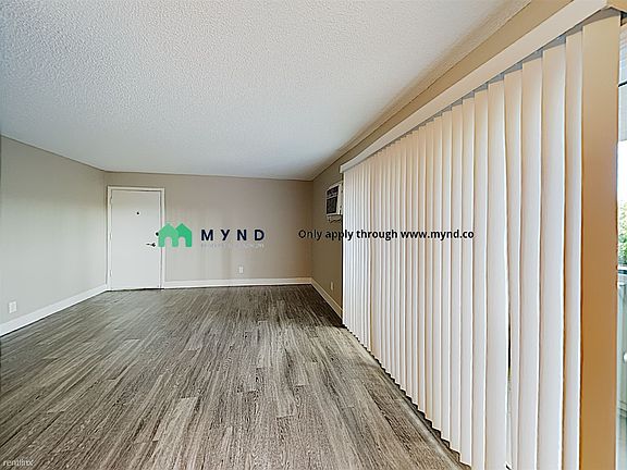 4th image of 1025 35th Ave APT 17