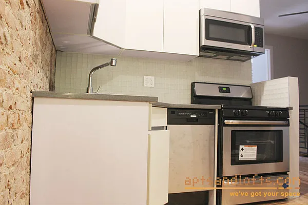 Rented by aptsandlofts.com | media 31