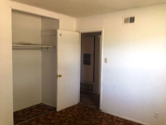 4th image of 2414 Redwood St